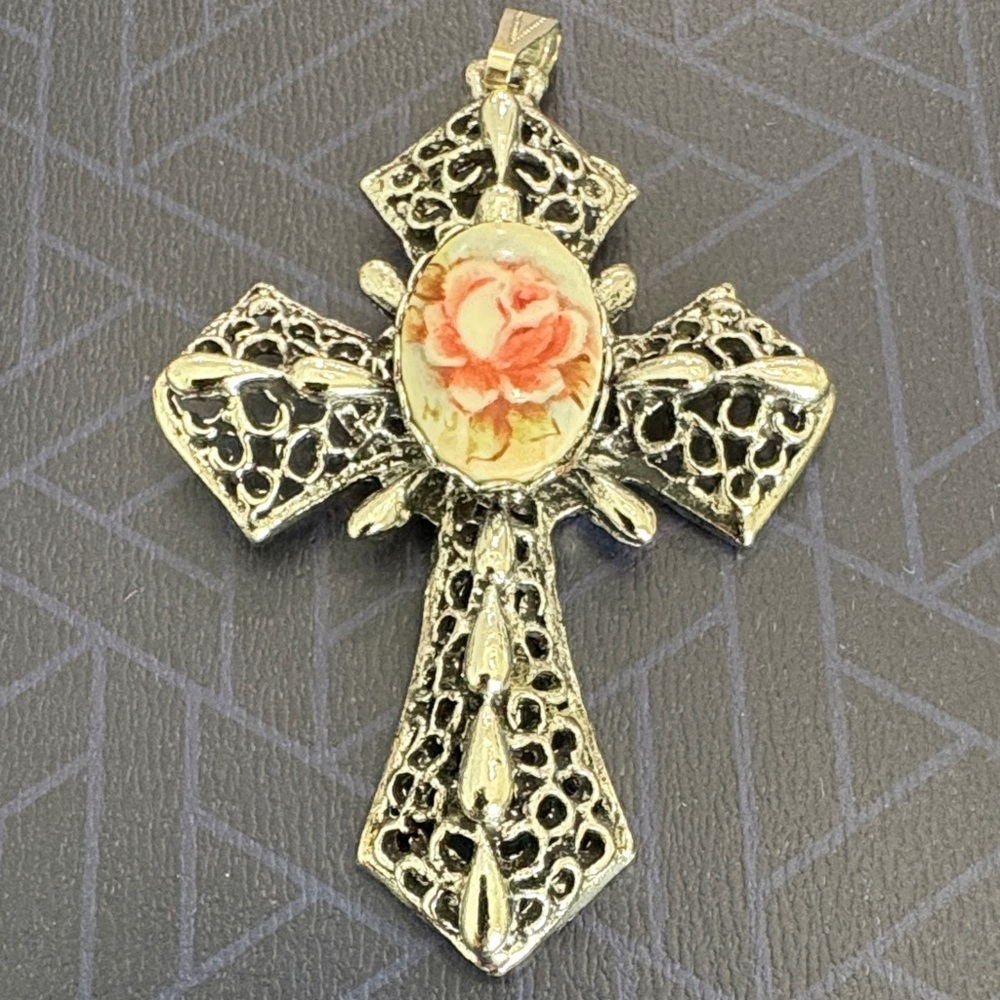 Elegant Silver Cross Pendant with Floral Design